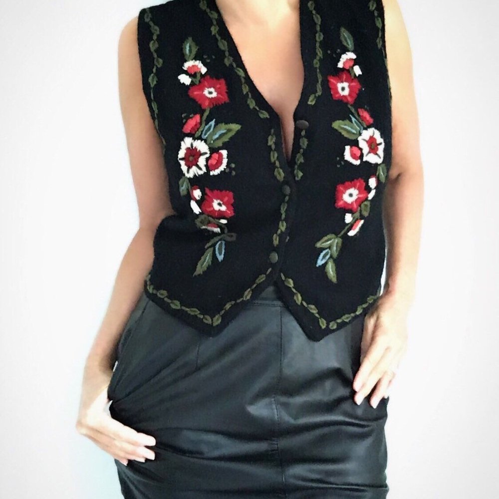 🌼🌼 4/$20 Item Vintage Handmade Tribal Vest🌼🌼 - Picture 9 of 9